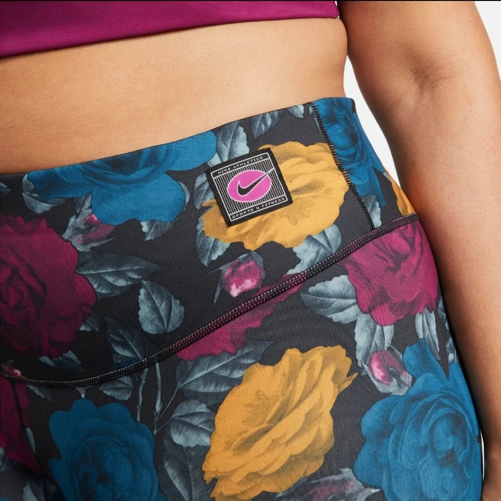 Nike Women's One lcon Shorts. - Picture 4 of 13